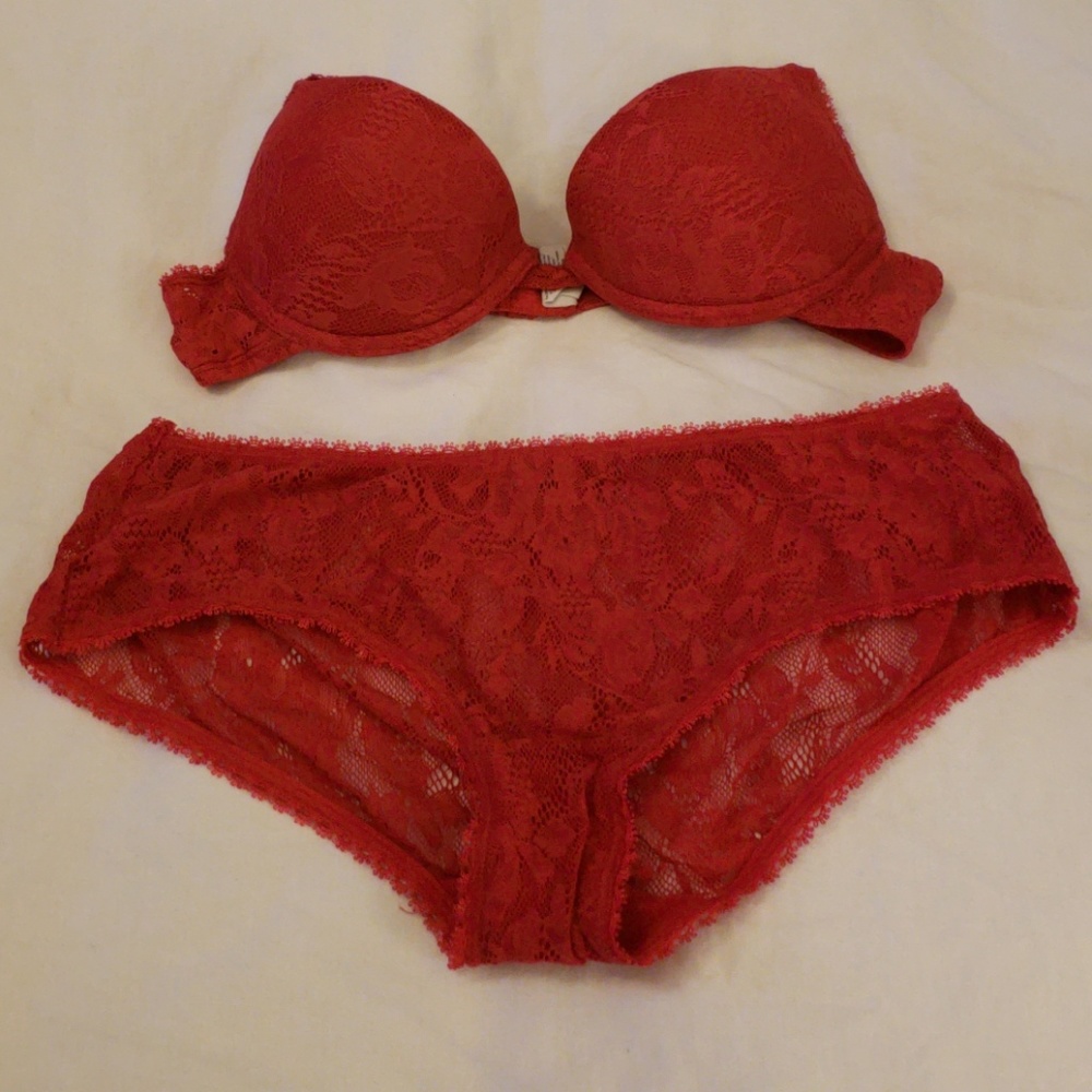 LACE BRA UNDERWEAR SET. CALVIN KLEIN!